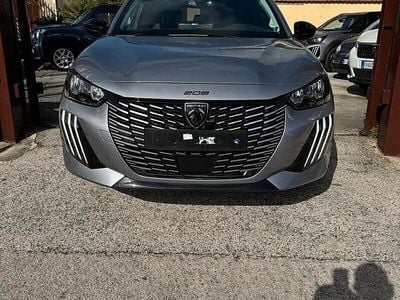 Usata Peugeot 208 Allure 101 CV (74 kW) 2024 Grigio Utilitaria