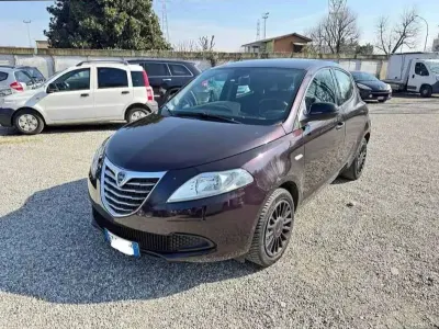 Usado Lancia Ypsilon 80 CV (58 kW) 2013 Utilitario