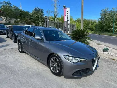 Usata Alfa Romeo Giulia Super 150 CV (110 kW) 2016 Grigio Berlina