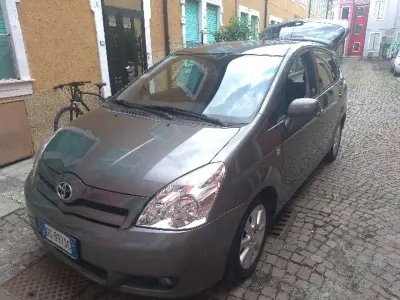 Usata Toyota Corolla Verso Sol 136 CV (100 kW) 2007 Grigio Monovolume