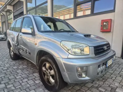 Usata Toyota RAV4 116 CV (85 kW) 2002 Grigio SUV