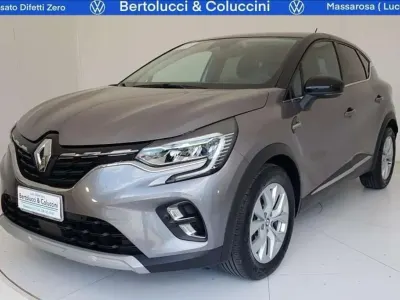 Second-hand Renault Captur Intens 143 CP (105 kW) 2022 Gri SUV