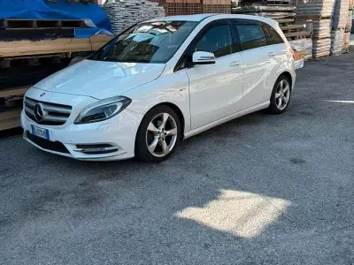 Usata Mercedes B180 Premium 109 CV (80 kW) 2012 Bianco Utilitaria