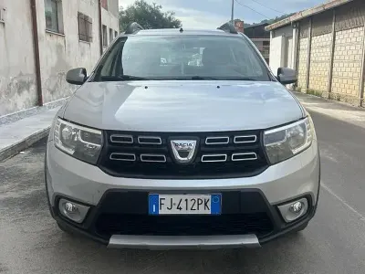 Usata Dacia Sandero Stepway 90 CV (66 kW) 2017 Grigio SUV