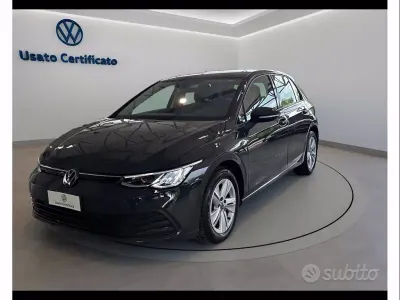 Usata VW Golf VIII Life 131 CV (96 kW) 2023 Grigio Berlina