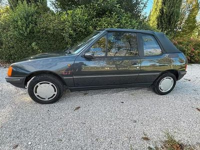 Usata Peugeot 205 84 CV (61 kW) 1987 Grigio Cabrio