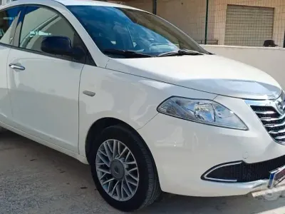 Usata Lancia Ypsilon Gold 95 CV (69 kW) 2013 Bianco Utilitaria