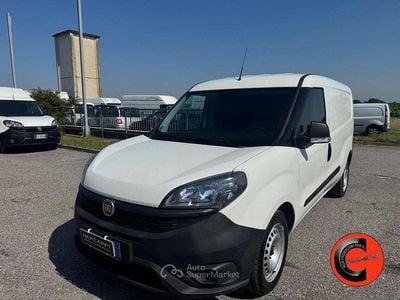 Usata Fiat Doblò 95 CV (69 kW) 2021 Bianco pastello Monovolume