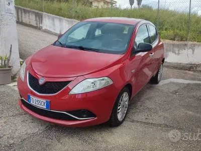 Usata Lancia Ypsilon 69 CV (50 kW) 2017 Bianco Utilitaria