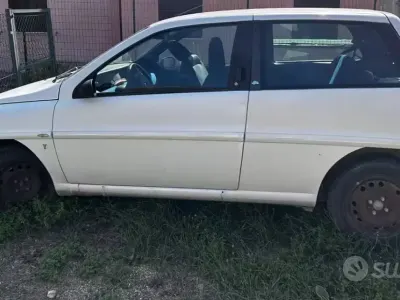 Usata Lancia Ypsilon 60 CV (44 kW) 2001 Bianco Utilitaria