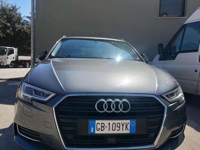Begagnad Audi A3 Ambiente 131 HK (96 kW) 2019 Grå Sedan