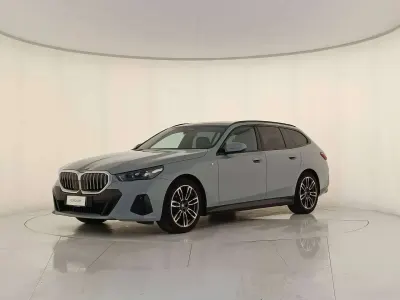 Usata BMW 520 M Sport 197 CV (144 kW) 2024 Grigio pastello Station wagon