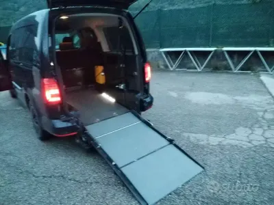 Begagnad VW Caddy 102 HK (75 kW) 2018 Svart Minibuss