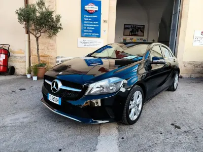 Usata Mercedes A180 Premium 109 CV (80 kW) 2016 Nero Utilitaria