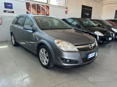 Käytetty Opel Astra Cosmo 101 HP (74 kW) 2008 Harmaa Farmari