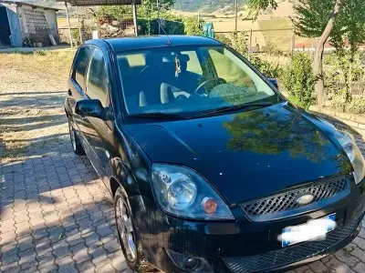 Usata Ford Fiesta 69 CV (50 kW) 2008 Nero Utilitaria