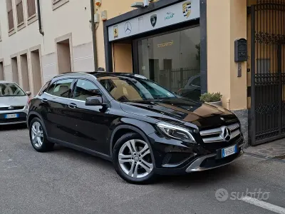 Usado Mercedes GLA200 136 CV (100 kW) 2016 Negro SUV