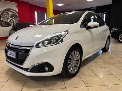Usata Peugeot 208 82 CV (60 kW) 2016 Bianco Utilitaria