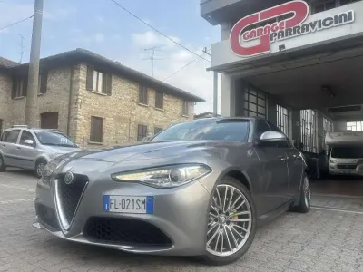 Usata Alfa Romeo Giulia Super 150 CV (110 kW) 2017 Grigio Berlina