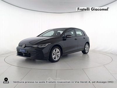 Usata VW Golf VIII Life 116 CV (85 kW) 2025 Grenadill black metallizzato Berlina