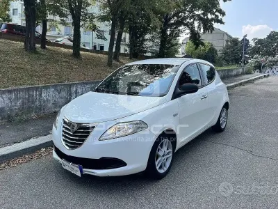 Usata Lancia Ypsilon Silver 69 CV (50 kW) 2012 Bianco Utilitaria