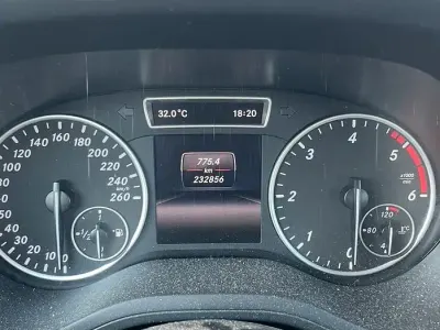 Usata Mercedes B180 109 CV (80 kW) 2013 Grigio Utilitaria