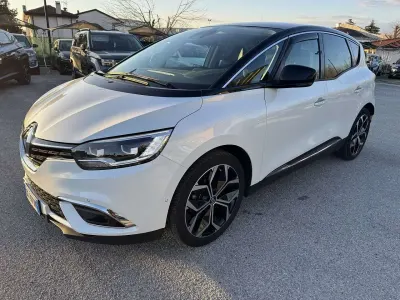 Usata Renault Scenic E-Tech Intens 140 CV (102 kW) 2022 Bianco Monovolume