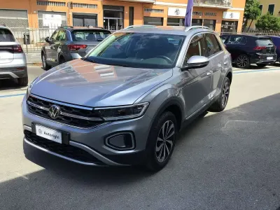 Usata VW T-Roc Style 150 CV (110 kW) 2023 Argento SUV
