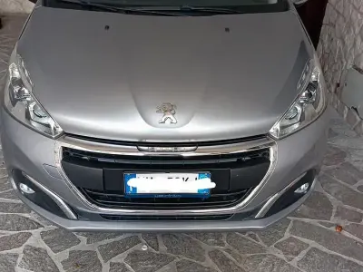 Usata Peugeot 208 82 CV (60 kW) 2019 Grigio Utilitaria