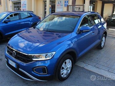 Usata VW T-Roc Life 110 CV (80 kW) 2022 Blu SUV