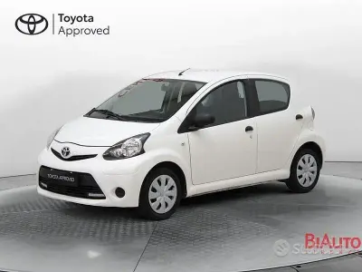 Usata Toyota Aygo Connect Style 68 CV (50 kW) 2013 Bianco Utilitaria