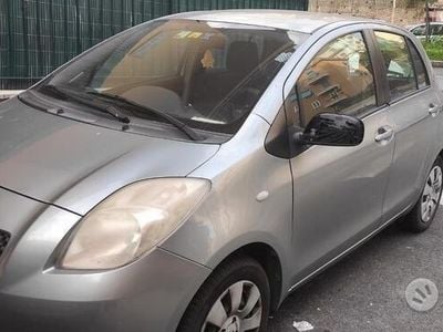 Usata Toyota Yaris Sol 69 CV (50 kW) 2008 Grigio Utilitaria