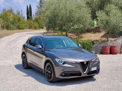 Usata Alfa Romeo Stelvio Executive 179 CV (131 kW) 2017 Grigio SUV
