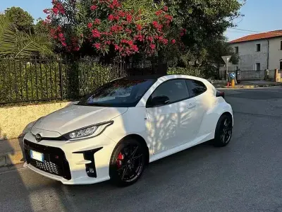 Usata Toyota Yaris 261 CV (191 kW) 2023 Bianco Utilitaria