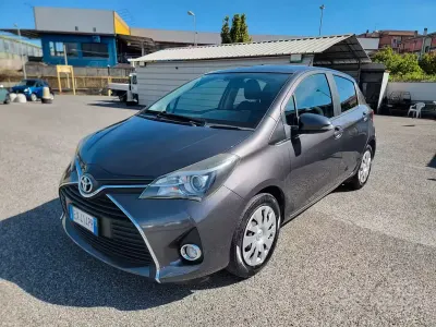 Begagnad Toyota Yaris Active 90 HK (66 kW) 2014 Grå Halvkombi