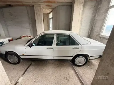 Usata Mercedes 190 72 CV (52 kW) 1984 Bianco Berlina