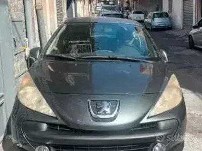 Usata Peugeot 207 90 CV (66 kW) 2007 Verde Berlina