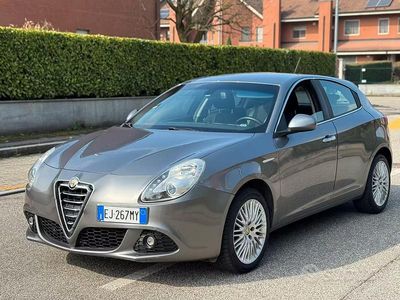 Usata Alfa Romeo Giulietta Distinctive 140 CV (102 kW) 2011 Grigio Utilitaria