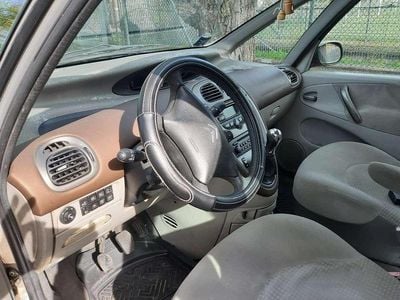Usata Citroën Xsara Picasso 90 CV (66 kW) 2004 Oro Monovolume