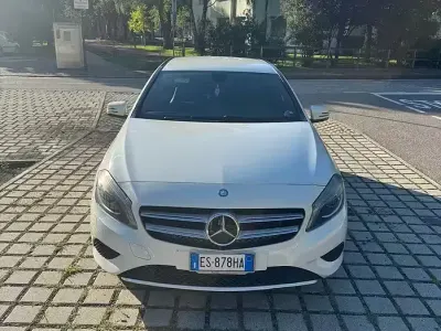 Usata Mercedes A180 109 CV (80 kW) 2013 Bianco Utilitaria