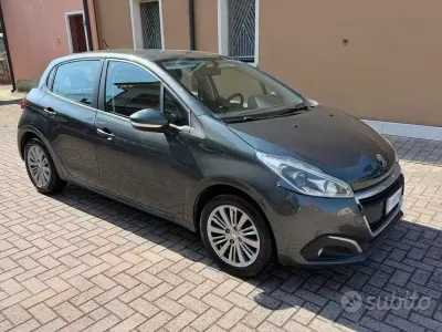 Usata Peugeot 208 75 CV (55 kW) 2017 Grigio Utilitaria
