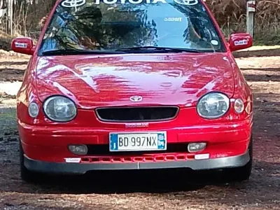 Usata Toyota Corolla 86 CV (63 kW) 1999 Rosso Utilitaria
