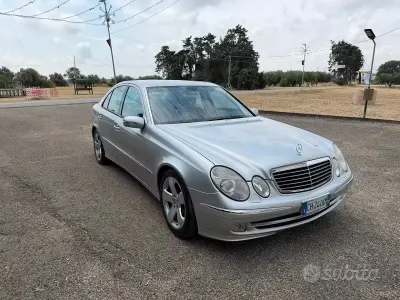 Usata Mercedes E270 177 CV (130 kW) 2003 Grigio Berlina