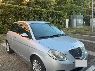 Usata Lancia Ypsilon 60 CV (44 kW) 2007 Grigio Utilitaria