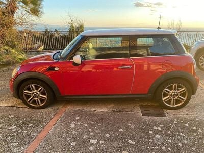 Begagnad Mini Cooper 122 HK (89 kW) 2010 Röd Halvkombi