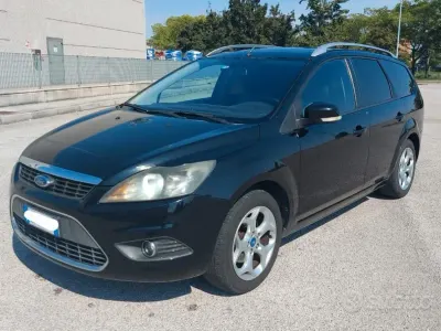 Usata Ford Focus Style 110 CV (80 kW) 2010 Nero Station wagon