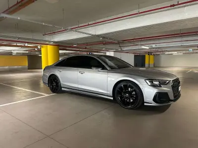 Usata Audi A8 Ambiente 286 CV (210 kW) 2023 Argento Berlina
