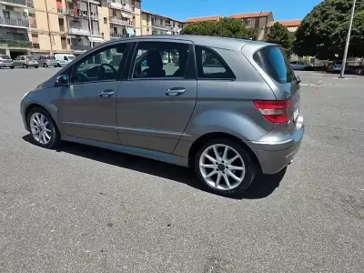 Gebraucht Mercedes B180 109 PS (80 kW) 2008 Grau Van / Kleinbus