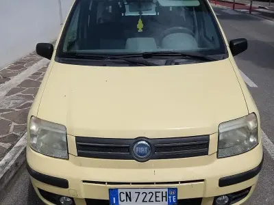 Usata Fiat Panda 69 CV (50 kW) 2004 Giallo Utilitaria