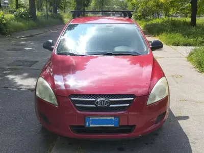 Usata Kia Ceed LX 109 CV (80 kW) 2008 Rosso Utilitaria